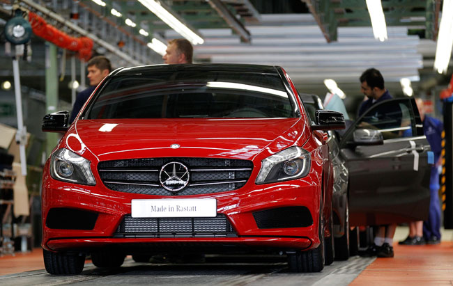 Newsmakers: Gold price falls by Rs 200, Mercedes to hike car prices and more