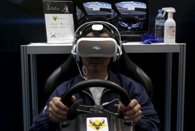 Get hooked to virtual reality