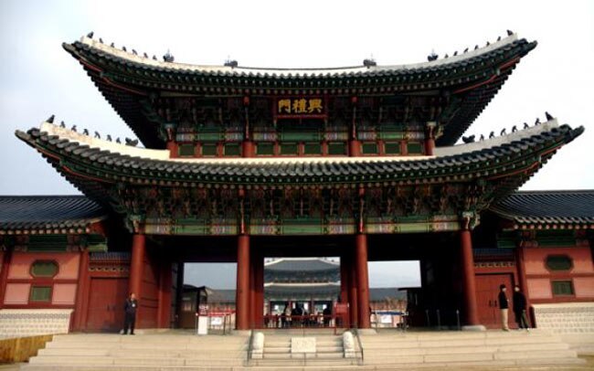 Long layovers? Here are the 8 best free city tours