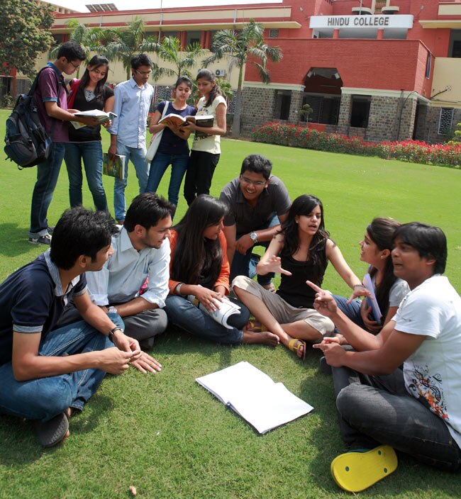 These are the top 10 Arts colleges of the country