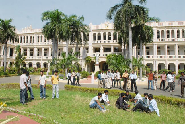 Top 10 science colleges in India