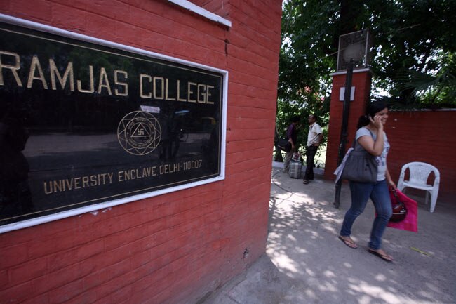 These are the top 10 Arts colleges of the country