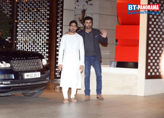 Isha Ambani-Anand Piramal ghordana: SRK, Aamir Khan attend bash