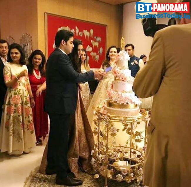 All details about Akash Ambani-Shloka Mehta's grand engagement party  
