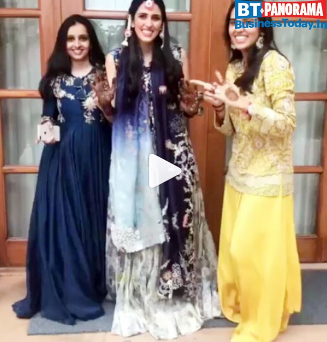 All details about Akash Ambani-Shloka Mehta's grand engagement party  