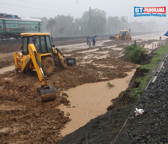 Heavy rains cripple Mumbai; forecast says worse yet to come
