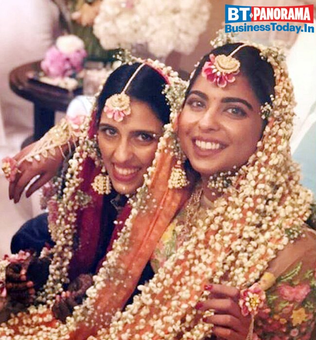 All details about Akash Ambani-Shloka Mehta's grand engagement party  