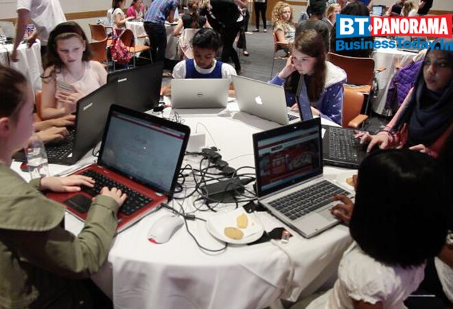 For the office-goers! 9 things you should NOT do at work