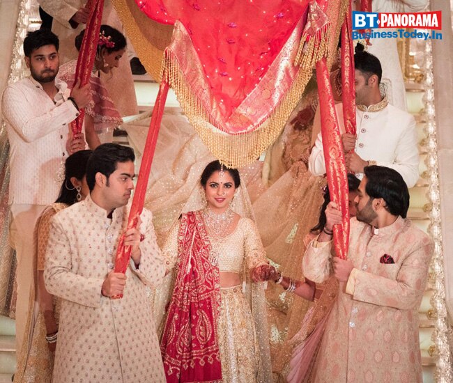 Isha Ambani gets married to Anand Piramal in a star-studded ceremony