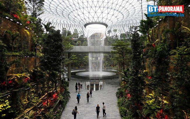 Top 10 airports of the world that passengers love