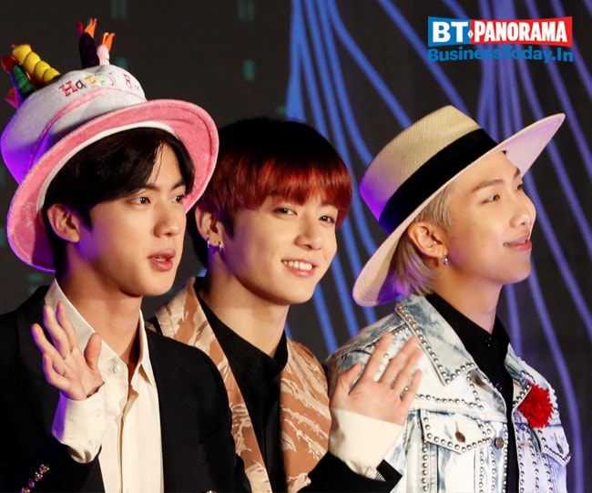 Top 10 global celebrities with the highest number of fake followers Top 10 global celebrities with the highest number of fake followers