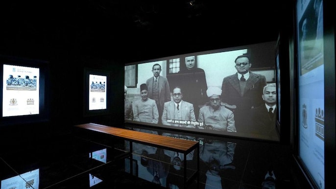 Rare photographs, speeches, video clips, newspapers, interviews and original writings of former prime ministers are chosen to be put on display. Rare photographs, speeches, video clips, newspapers, interviews and original writings of former prime ministers are chosen to be put on display.