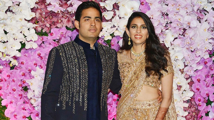 Akash Ambani married his childhood friend Shloka Mehta Akash Ambani married his childhood friend Shloka Mehta