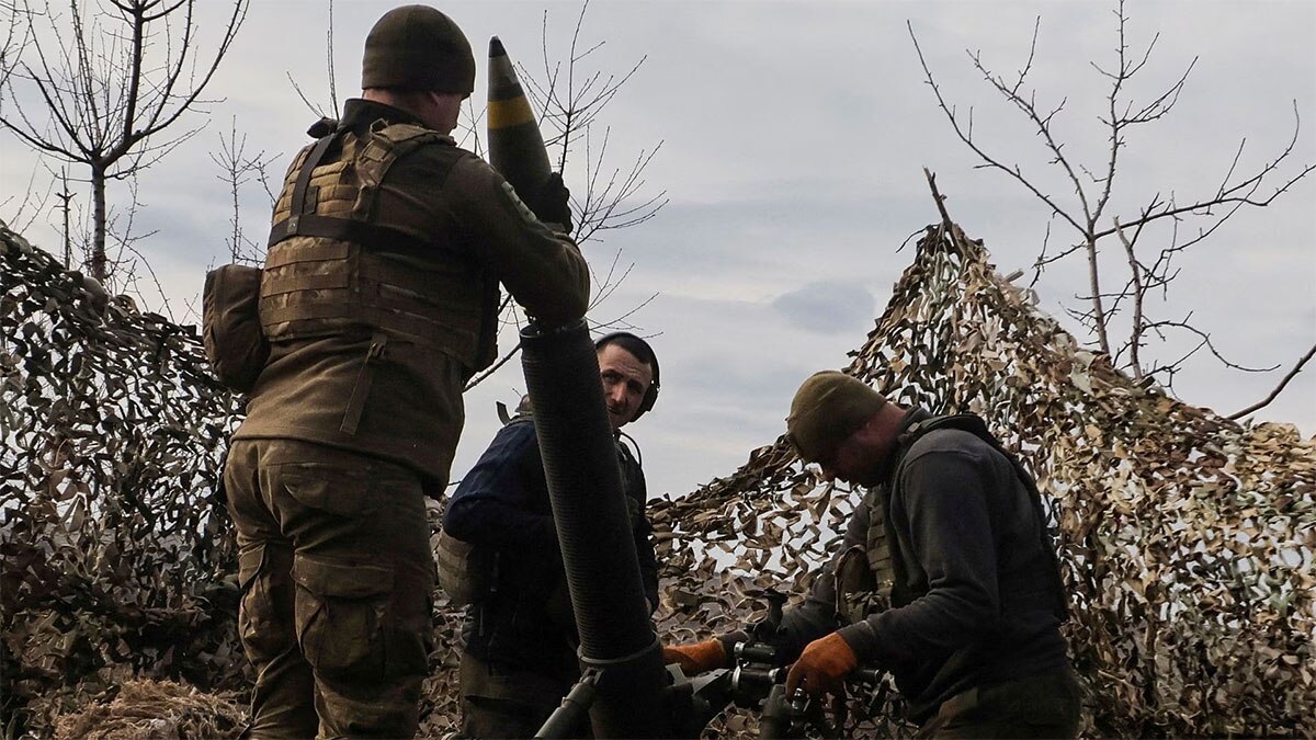 Ukrainian service members