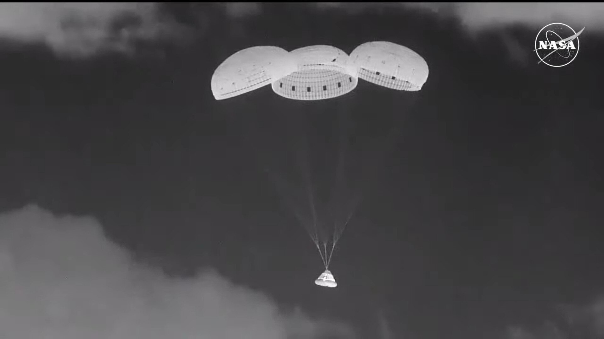 Boeing Starliner successfully deploys parachute upon re-entry