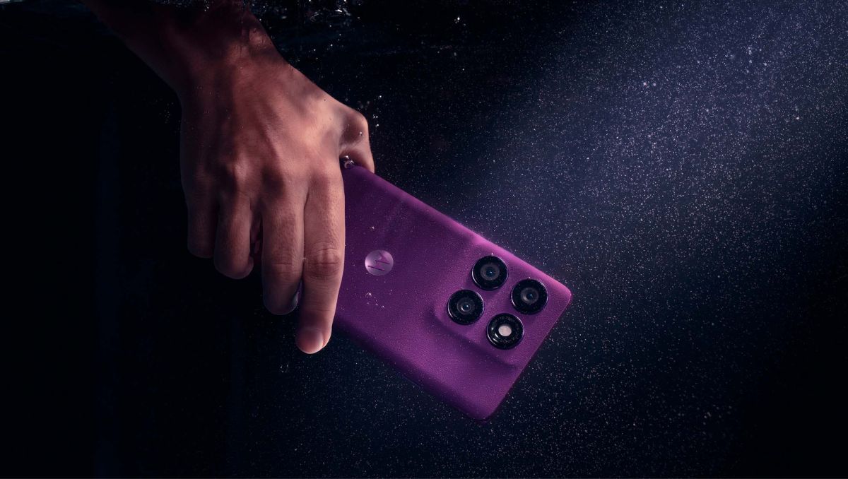 Motorola Edge 60 Pro – ₹33,999