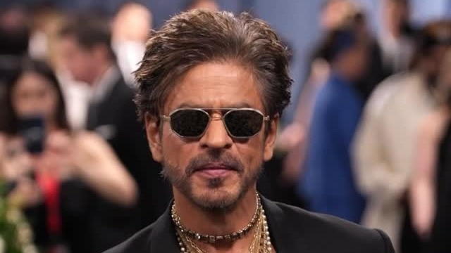 An AIIMS-trained doctor confirms Shah Rukh Khan’s hair is 100% natural at 60