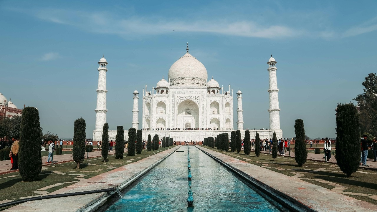 An old video of Shah Jahan and Mumtaz Mahal's grave in Taj Mahal went viral.