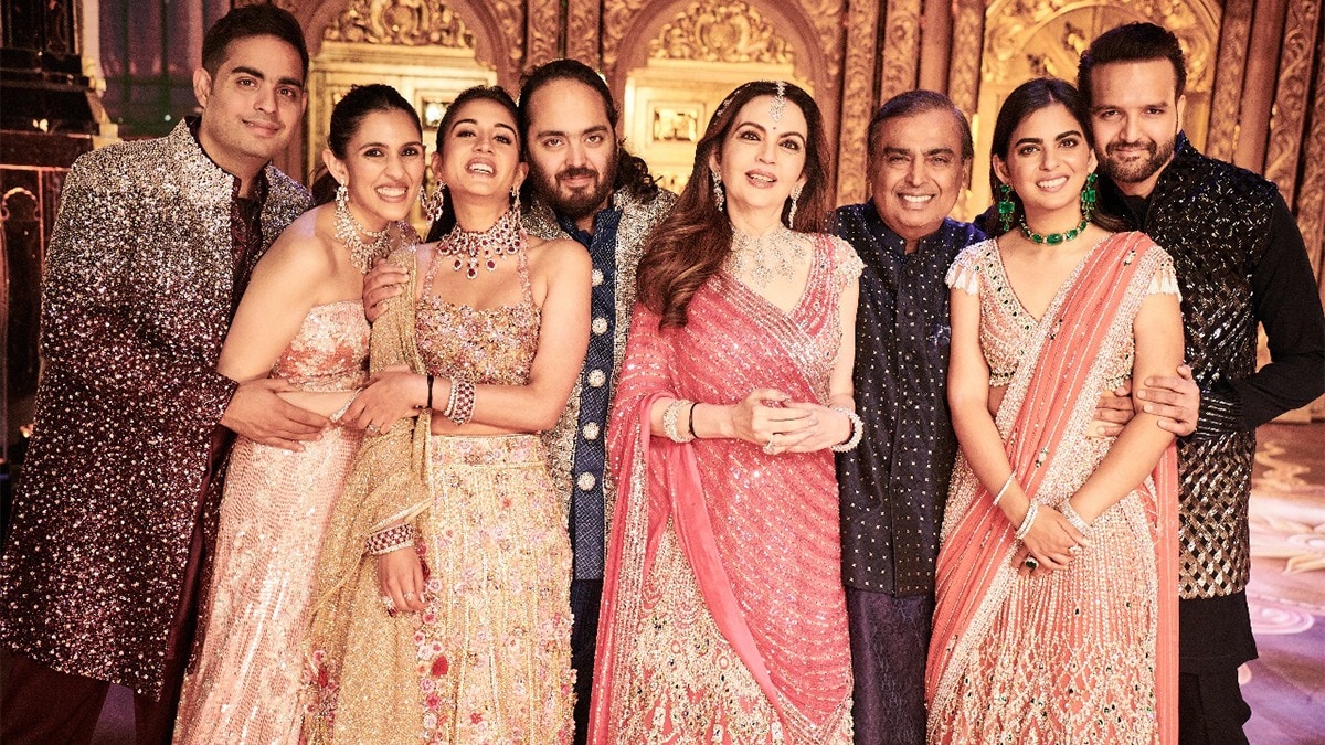 Akash Ambani,Mukesh Ambani,Nita Ambani,Isha Ambani radhika merchant
