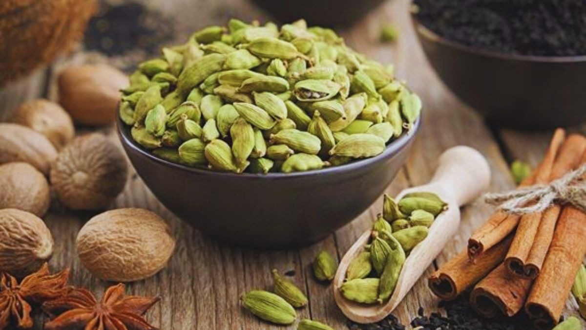 The Secret Benefits Of Chewing Cardamom After Your Meals The Secret Benefits of Chewing Cardamom After Your Meals