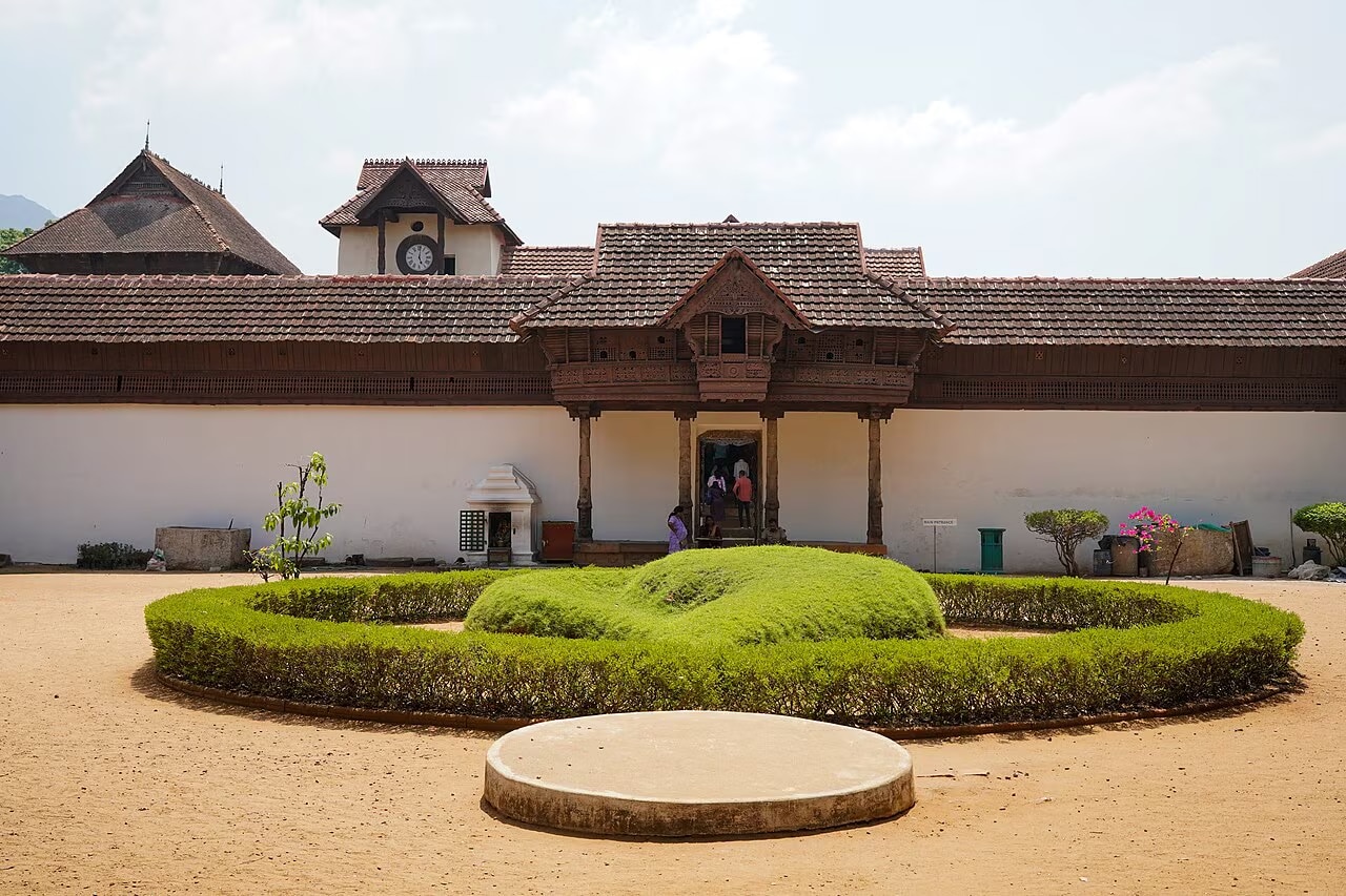 A Dining Hall That Fed Thousands