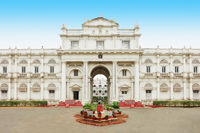 Jai Vilas Palace, Gwalior — Water Meets European Grandeur Jai Vilas Palace, Gwalior — Water Meets European Grandeur