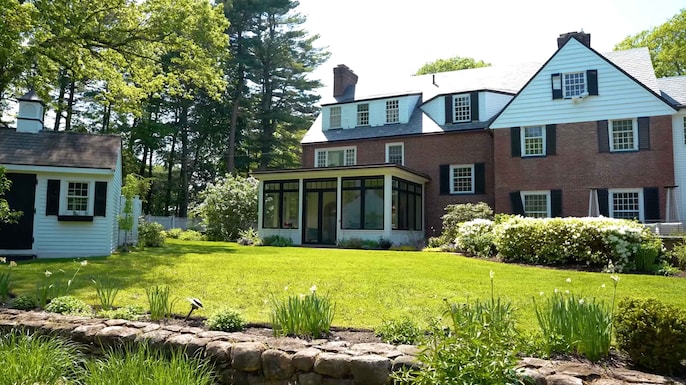 A Royal Heritage, A Modern Home A Royal Heritage, A Modern Home