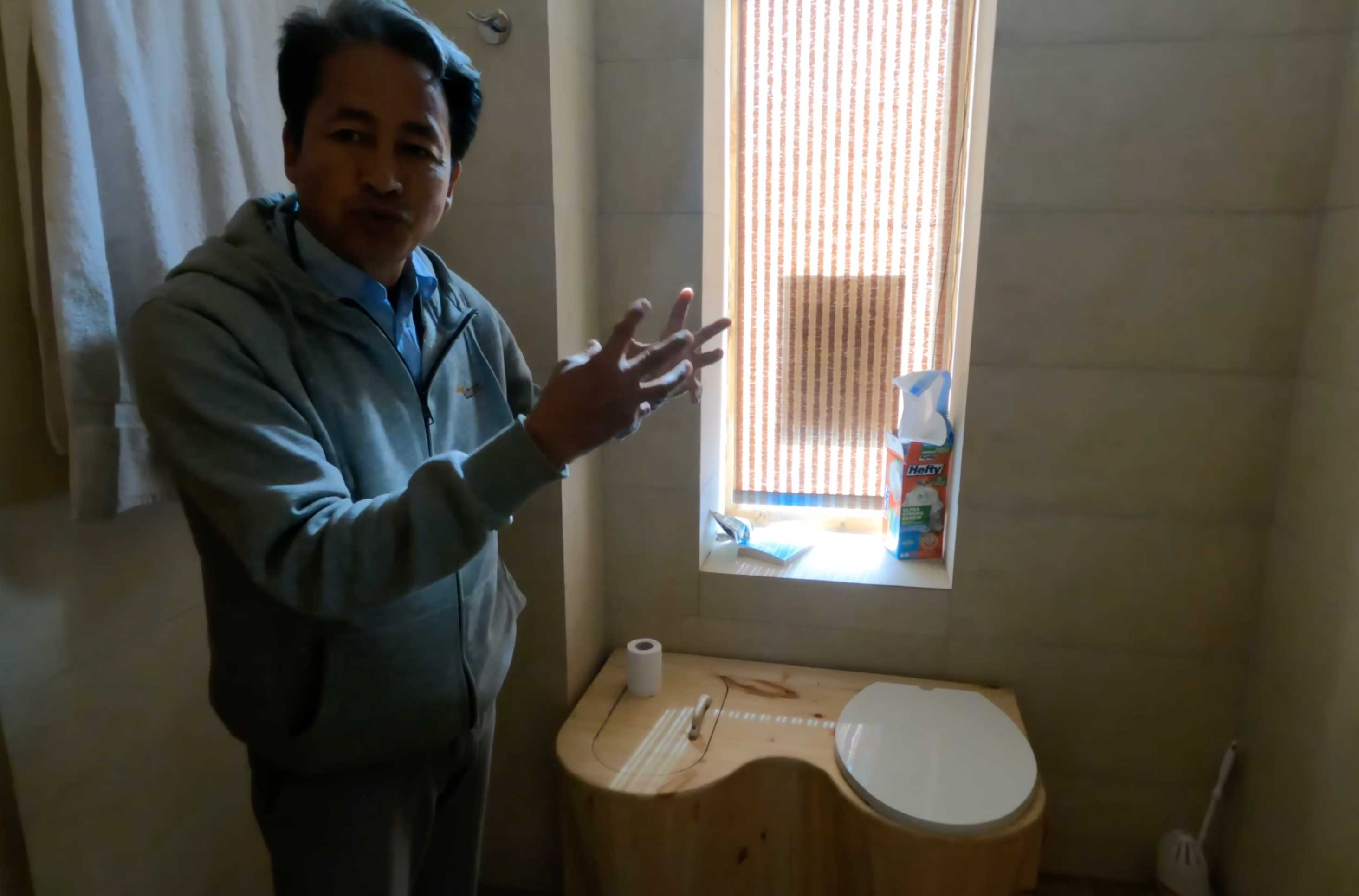 Toilets Without Water