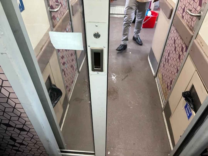 Automatic Sliding Doors Between Coaches Automatic Sliding Doors Between Coaches