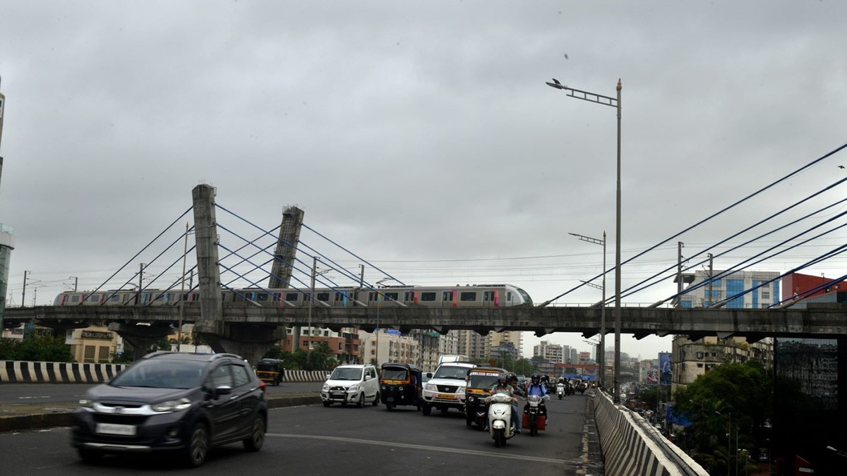 The Mumbai Metro is a rapid transit system serving the city of Mumbai, Maharashtra, and the wider metropolitan region. Photo by Milind Shelte (Transport, Railway Network, reduce traffic congestion, Metro, station, Mumbai, suburban, transportation)