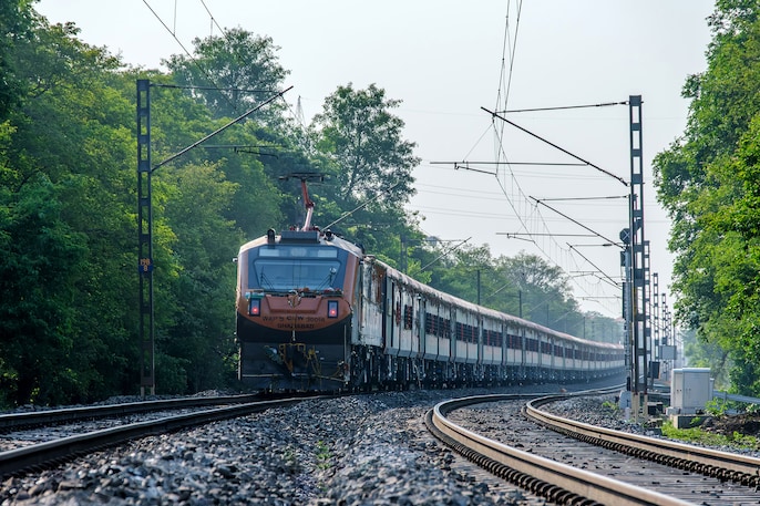 The 22-coach train focuses on sleeper and general travel The 22-coach train focuses on sleeper and general travel