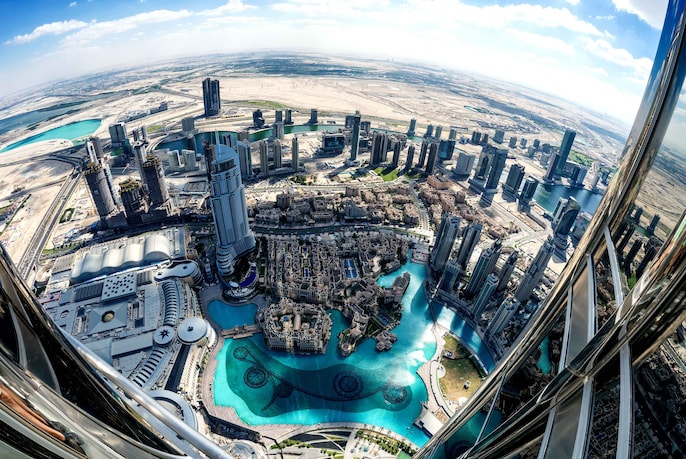 Floors 124-125: ₹4,243 Per Person Floors 124-125: ₹4,243 Per Person