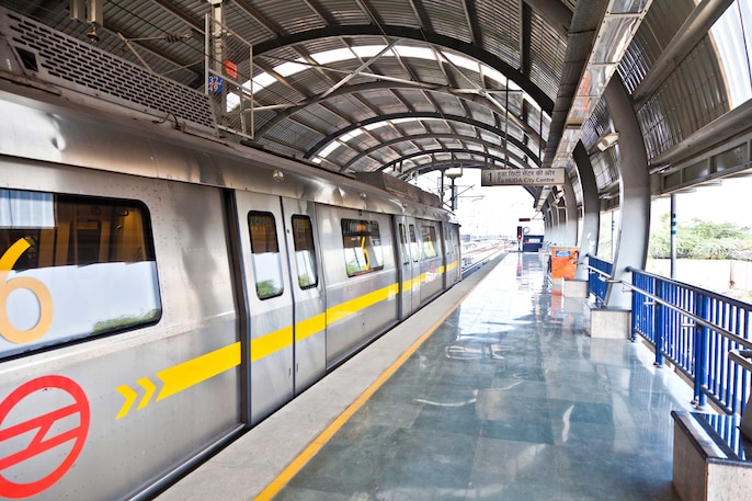 Trains every 30 minutes before regular service Trains every 30 minutes before regular service