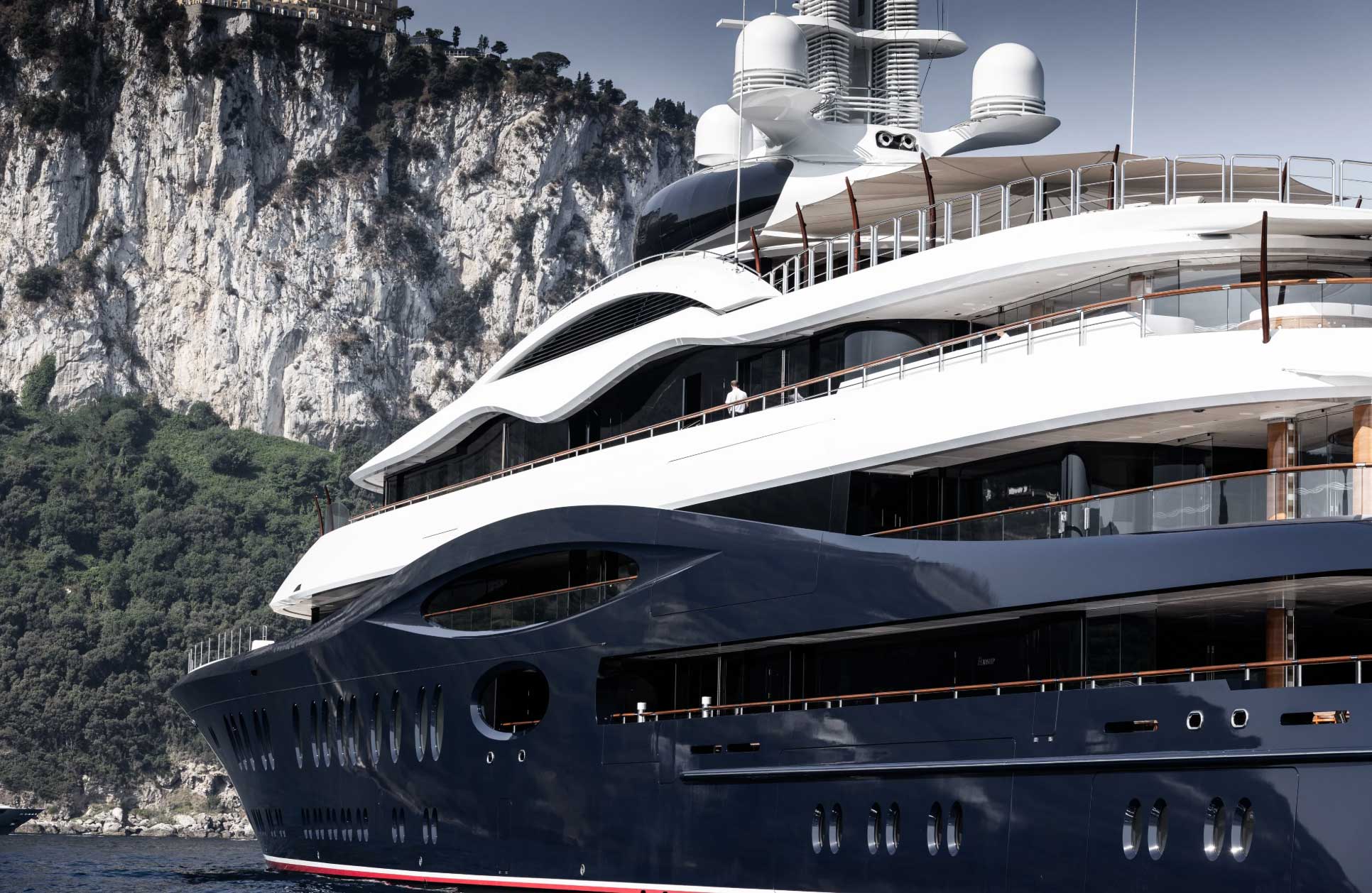 Pool, helipad and luxury facilities
