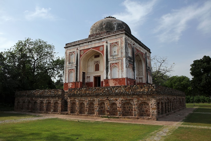Sunder Nursery — 90 acres of gardens, biodiversity and monuments Sunder Nursery — 90 acres of gardens, biodiversity and monuments
