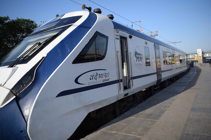 Patna–Howrah: 5 Hours 35 Minutes — Fastest On This List Patna–Howrah: 5 Hours 35 Minutes — Fastest On This List