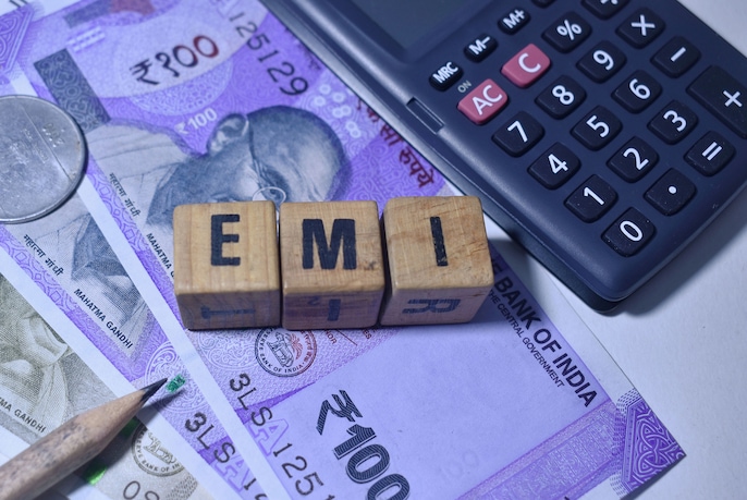 EMI changes the payment schedule, not the phone’s price EMI changes the payment schedule, not the phone’s price