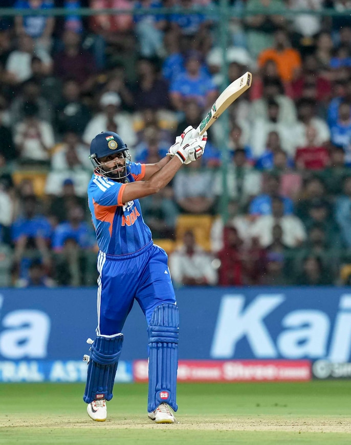 Seven boundaries supplied 32 runs Seven boundaries supplied 32 runs
