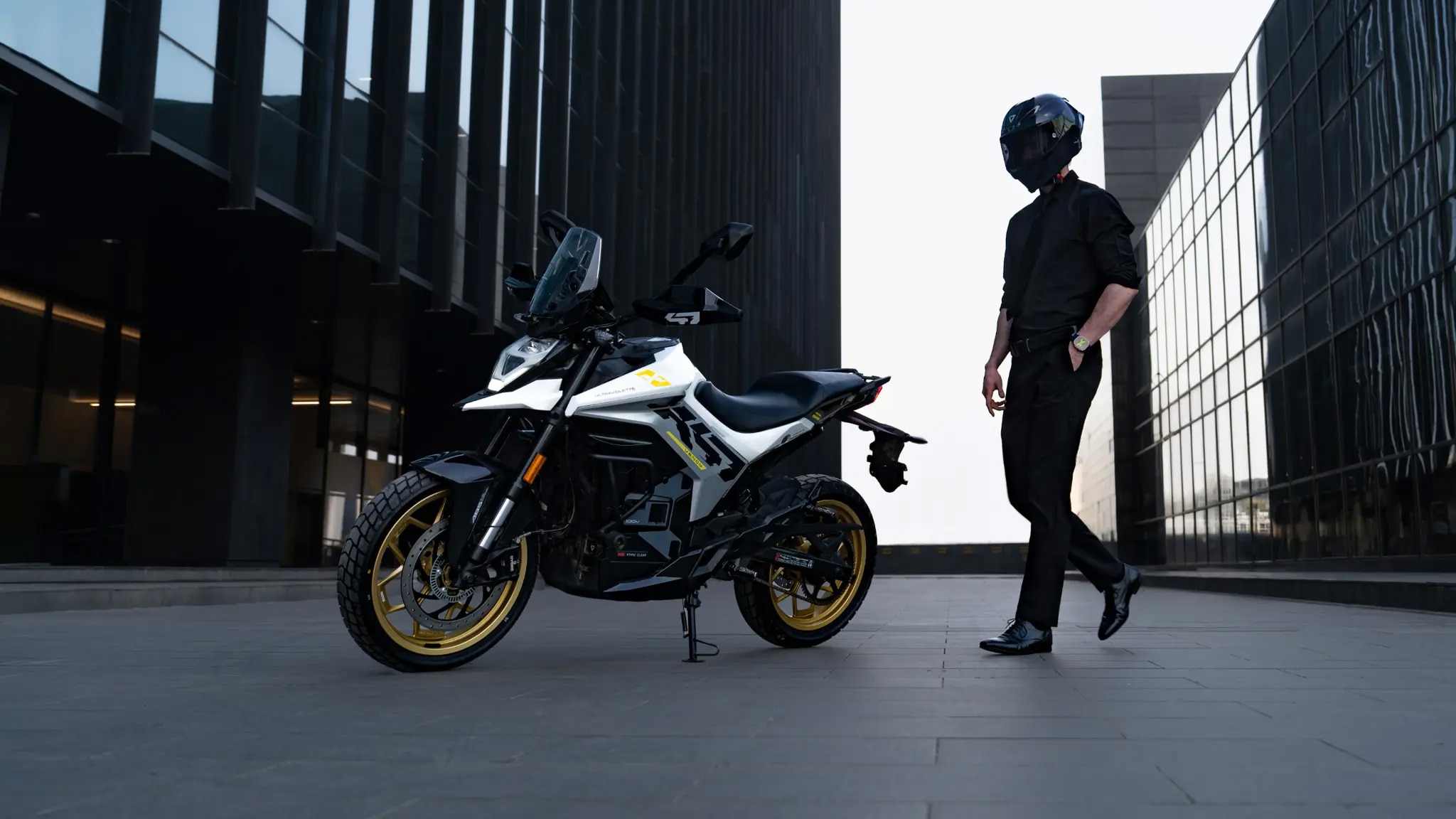 Bookings precede November deliveries