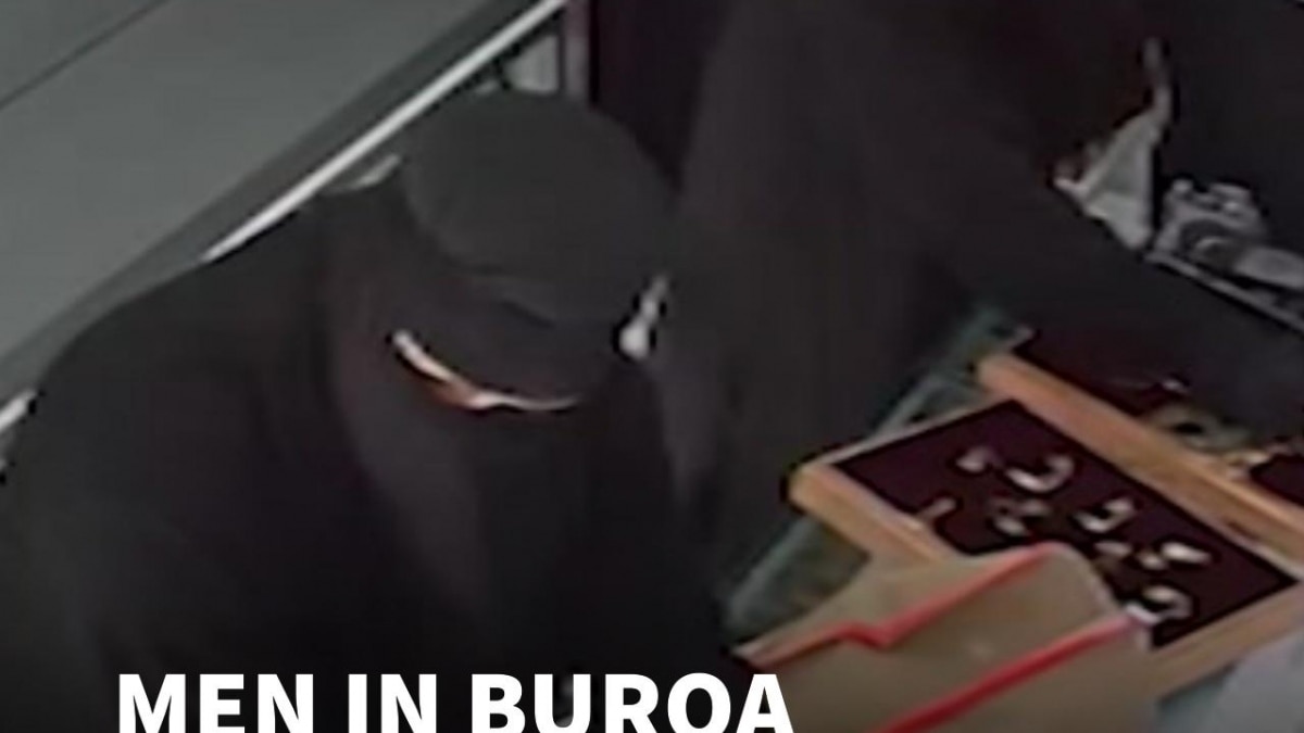 Burqa-Clad Gunmen Pull Off Bold Daylight Jewellery Heist In Navi Mumbai, CCTV Captures Crime