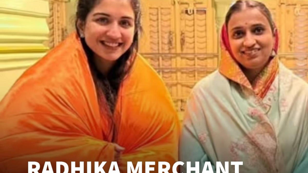 Radhika Merchant Visits Shrinathji Temple, Witnesses Gwal Jhanki In Nathdwara