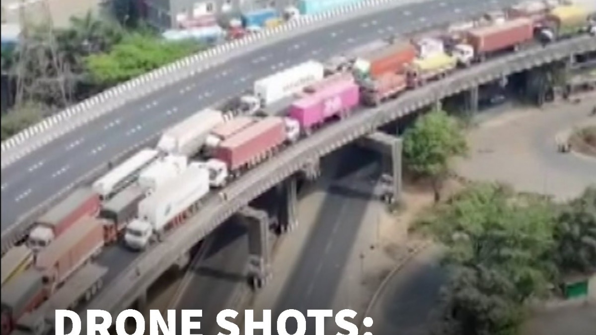 Mumbai–Pune Expressway Choked 20–22 Km Jam With After Propylene Tanker Overturns