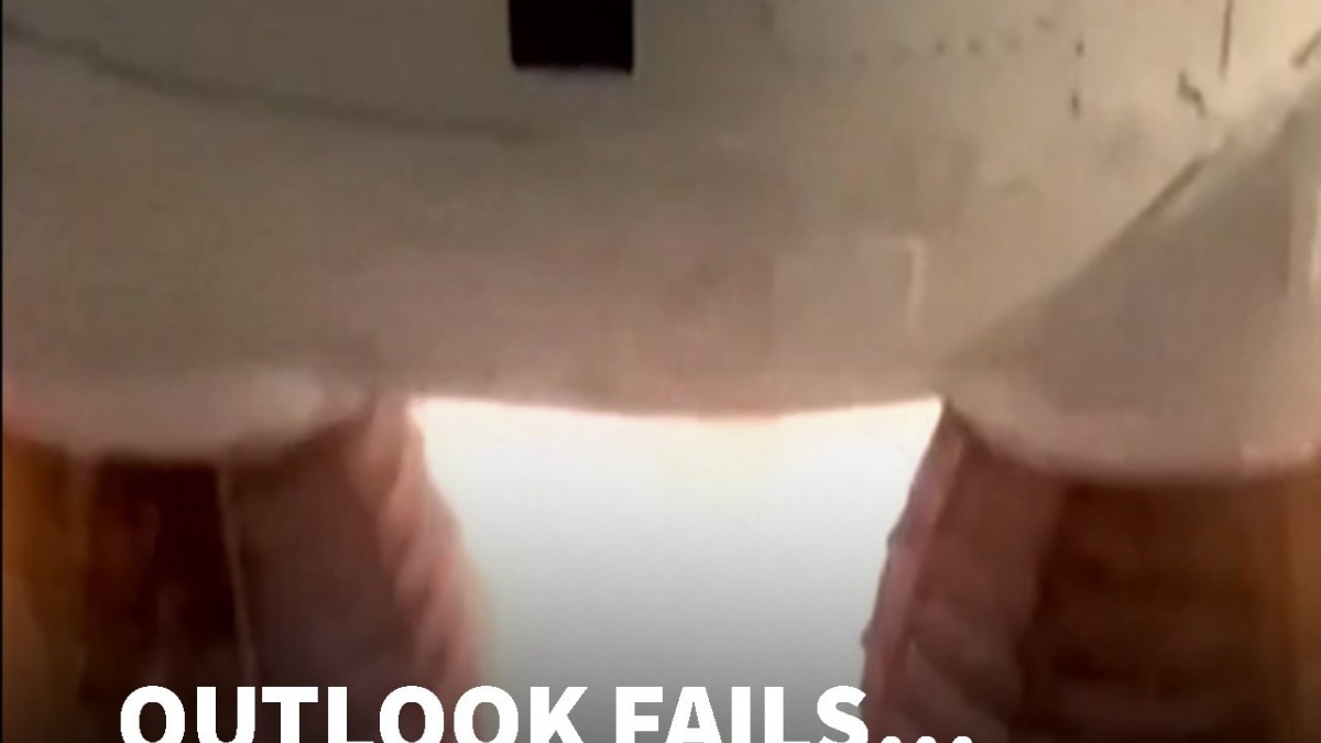 Outlook Mail Fails In Space! Know About Artemis II’s Unexpected Tech Glitch