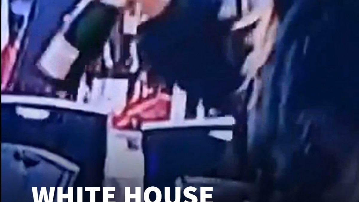 #ViralVideo | U.S. Reporters Spotted Taking Luxury Booze Amid Chaos After White House Dinner Shooting