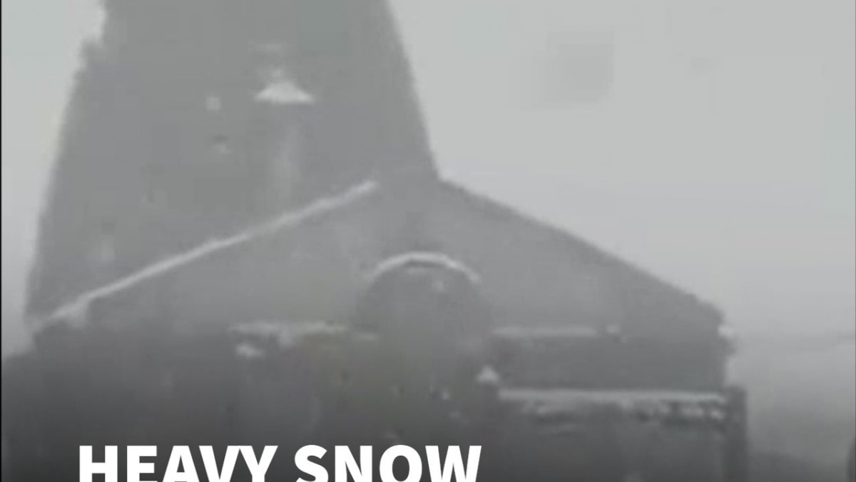 #WATCH | Kedarnath Dham Turns Snow White As Heavy Snowfall Batters Uttarakhand