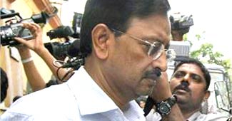 Raju wants 'invested' funds back from Mahindra Satyam Raju wants 'invested' funds back from Mahindra Satyam