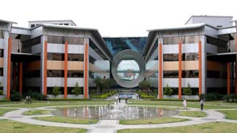 Infosys Q2 net profit up 13% at Rs 1,737 cr Infosys Q2 net profit up 13% at Rs 1,737 cr