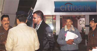 Manhunt on for Citi fraud mastermind