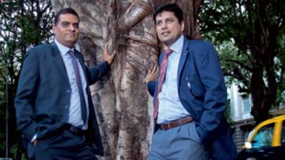 Avnish Jain (left) of ICICI Prudential AMC and Abhishek Bisen of Kotak Mahindra AMC Avnish Jain (left) of ICICI Prudential AMC and Abhishek Bisen of Kotak Mahindra AMC