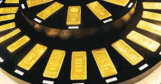 Gold futures scale fresh peak of Rs 28,347 on global cues